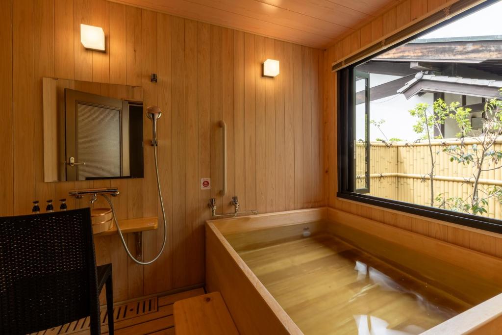 Ryoan Kawaki Wooden Bath