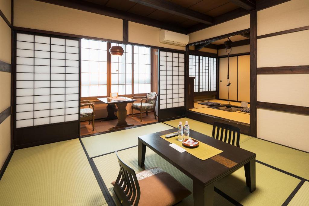 Ryokan Asunaro Tatami Room