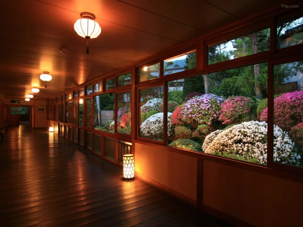Ryokan Hanaya Garden Corridor