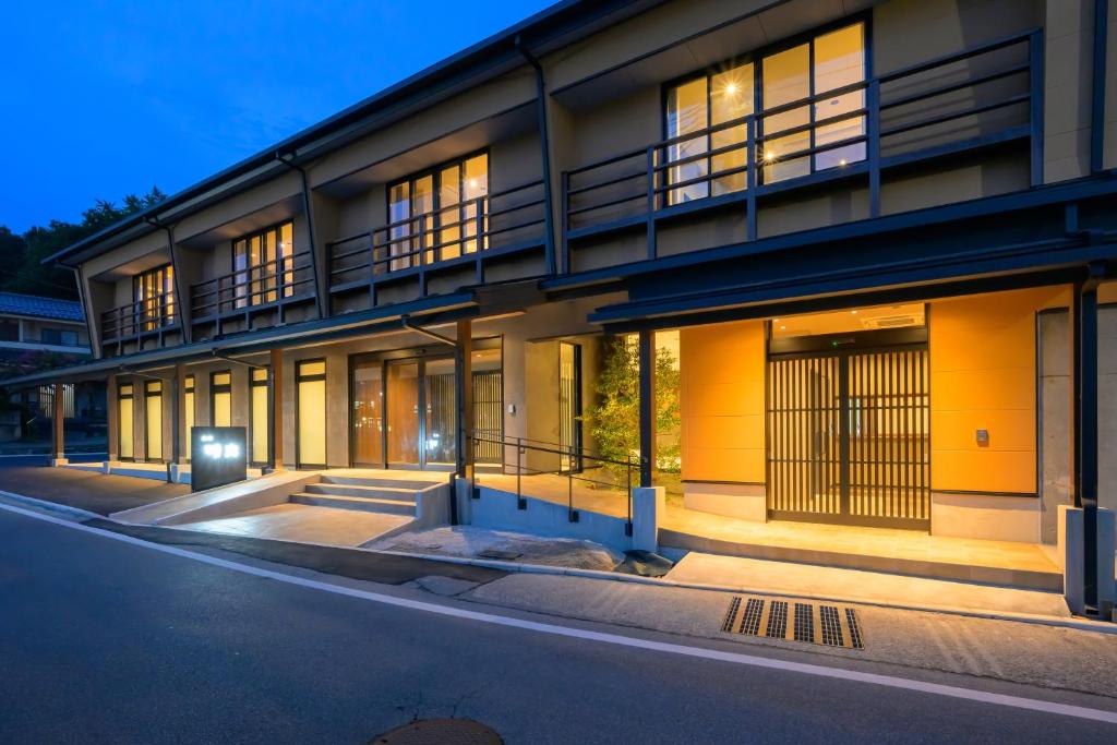 Ryokan Meiji Exterior Night