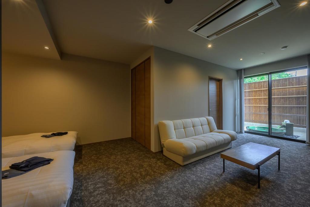 Ryokan Meiji Modern Room Sofa