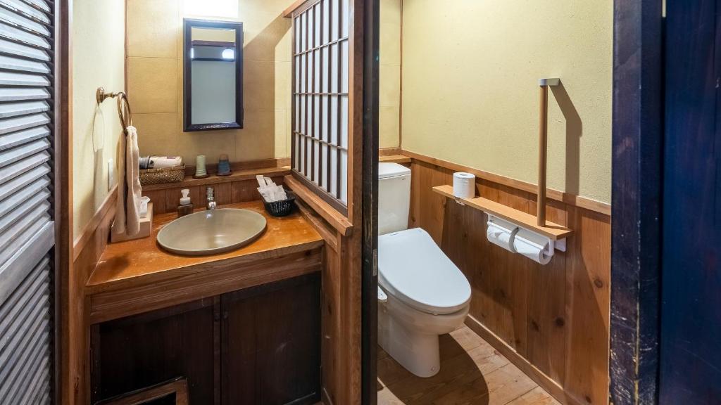 Ryokan Nakamatsuya Bathroom