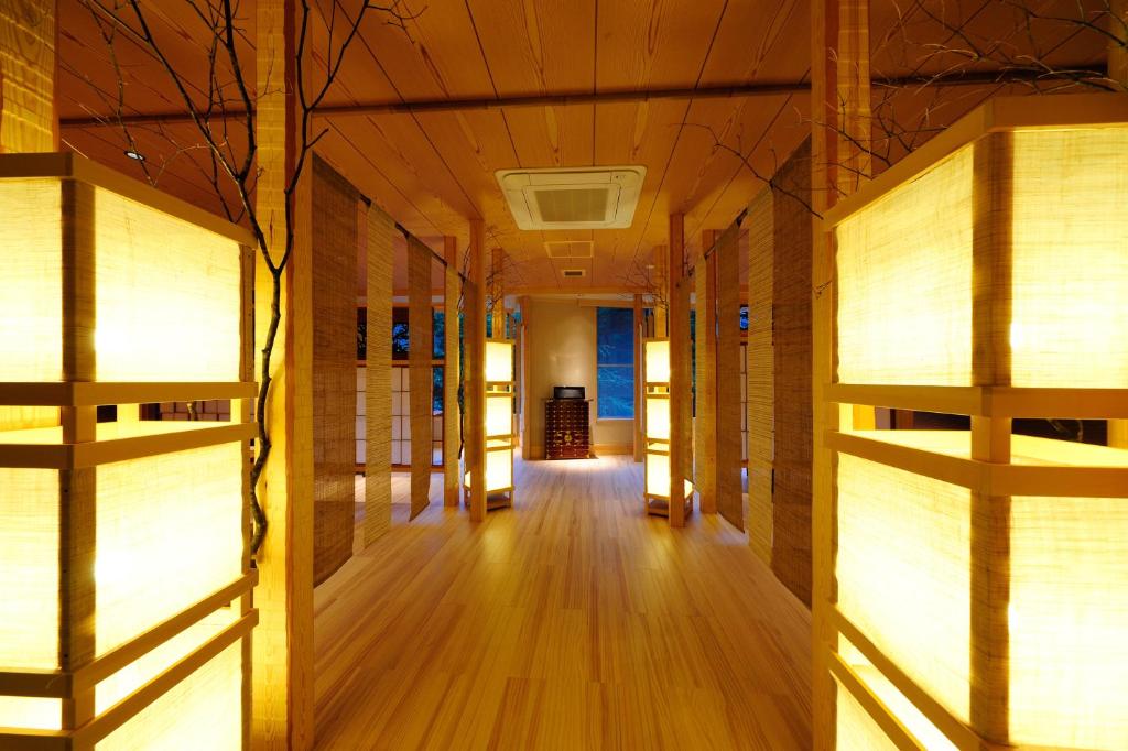 Ryokan Tanigawa Illuminated Hallway