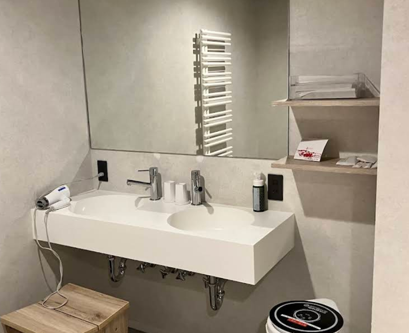 Ryokan Tanigawa Modern Bathroom Sink
