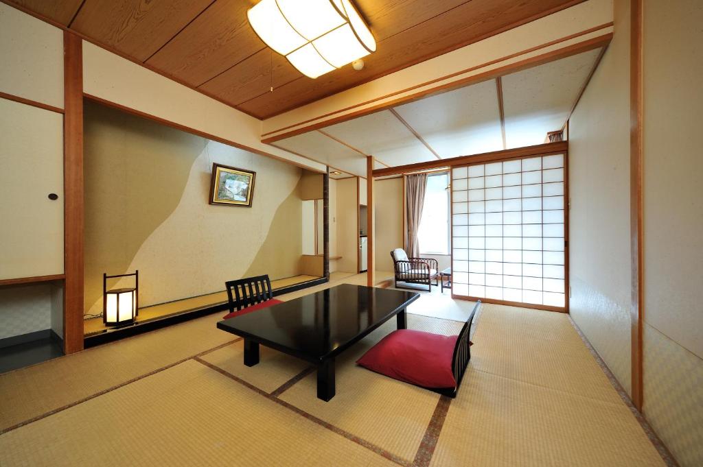 Ryokan Tanigawa Tatami Room