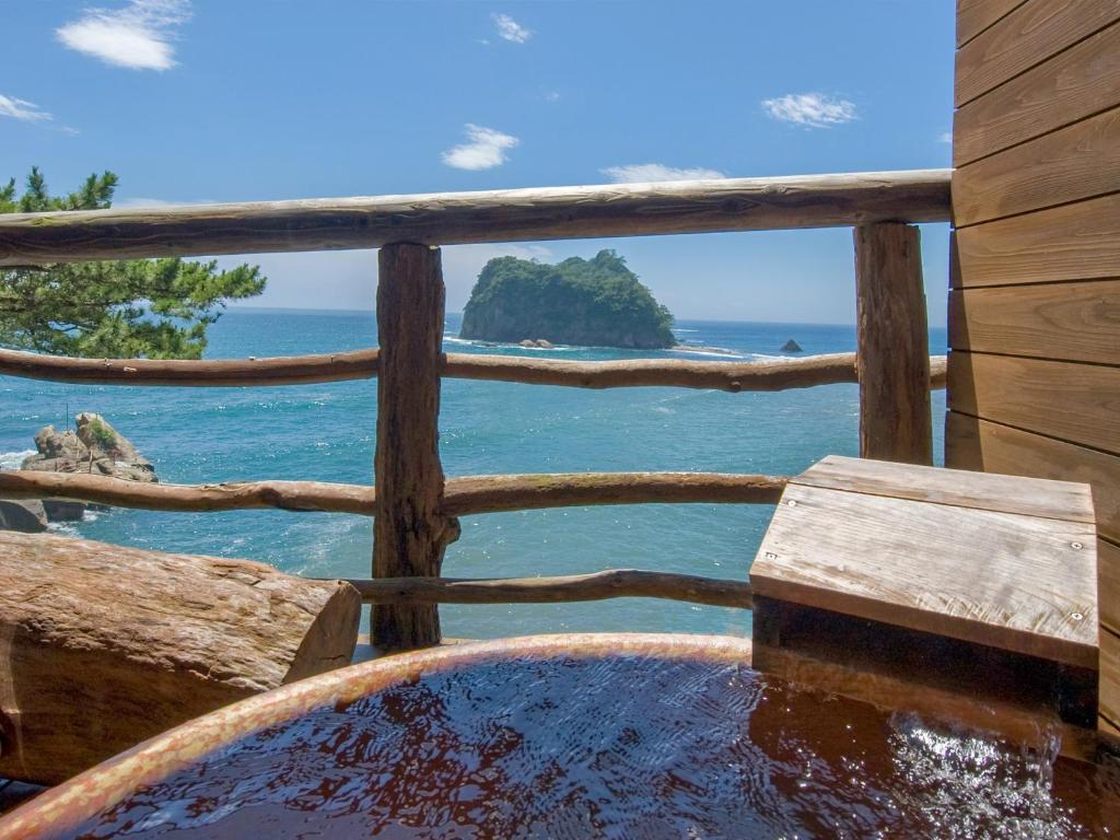 Ryokan Umibe No Kakureyu Seiryu Ocean View Onsen