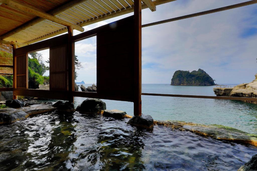 Ryokan Umibe No Kakureyu Seiryu Ocean View Onsen