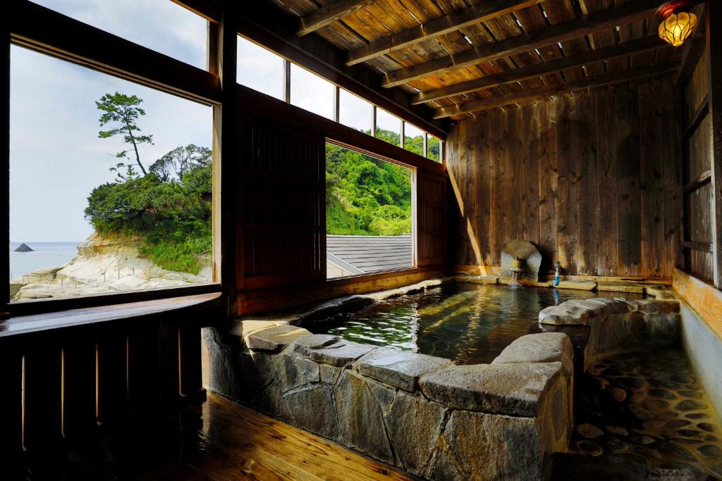 Ryokan Umibe No Kakureyu Seiryu Ocean View Onsen Bath