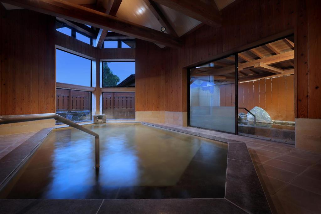 Ryokusui Tei Indoor Onsen Bath