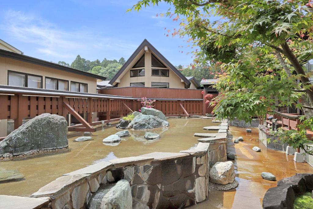 Ryokusui Tei Open Air Onsen Courtyard