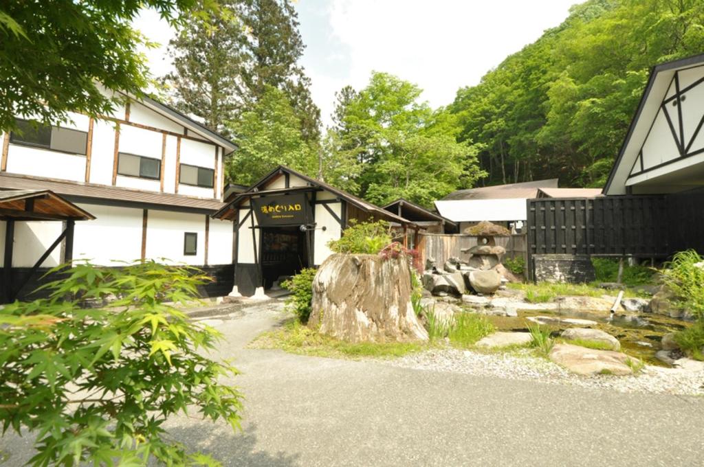 Ryuudo Ryokan Garden Entrance