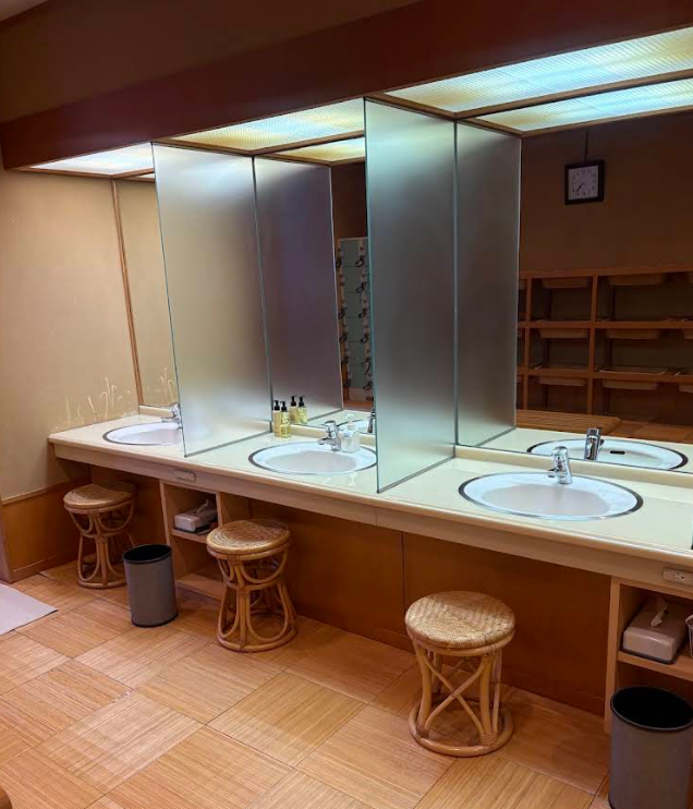 Sagiya Hotel Ryokan Washroom Sinks
