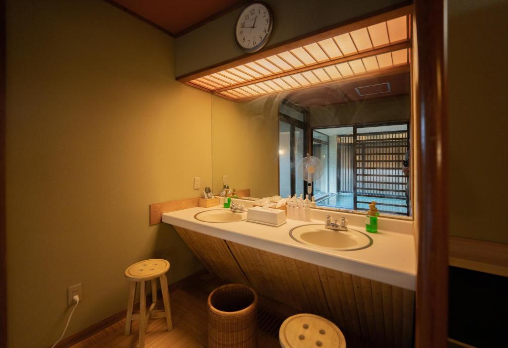 Sakahijiri Nikko Double Sink Washroom