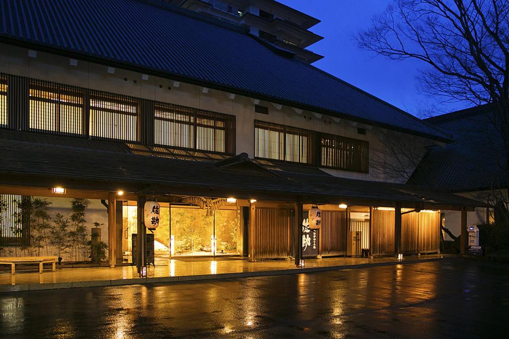 Sakan Ryokan Exterior Night