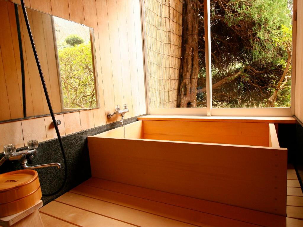 Sakaya Ryokan Wooden Bath