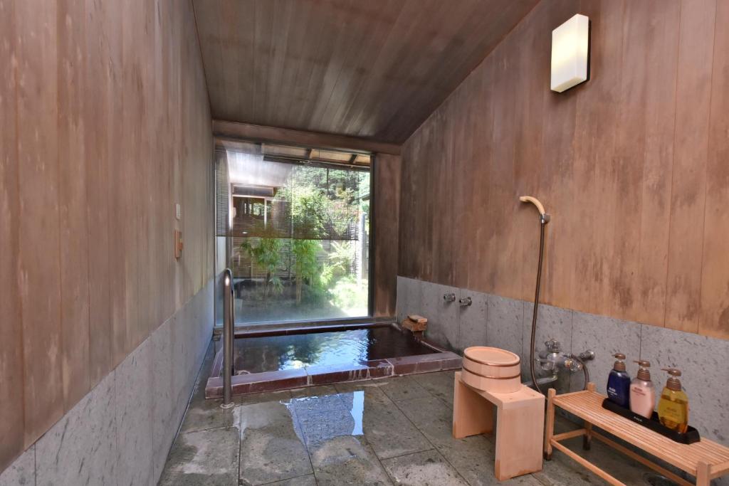 Sanyo So Private Bath
