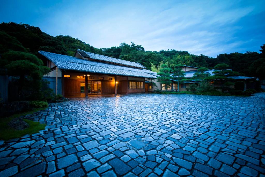 Sanyo So Ryokan Exterior Courtyard