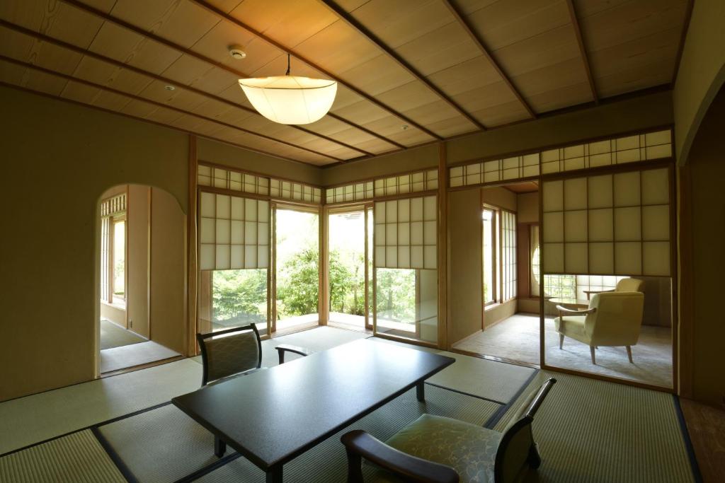 Sanyo So Tatami Room
