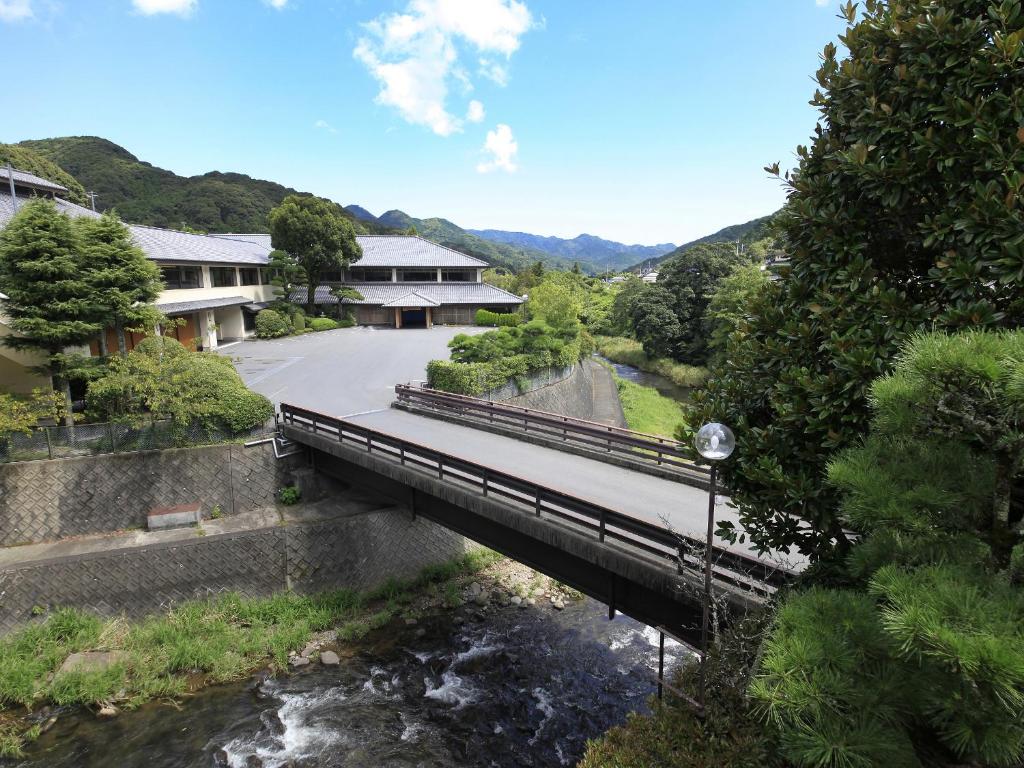 Satoyama No Bettei Shimoda Central Hotel Bridge Exterior