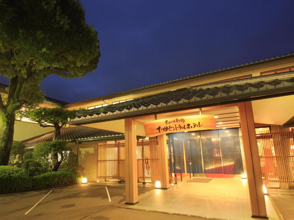 Satoyama No Bettei Shimoda Central Hotel Entrance