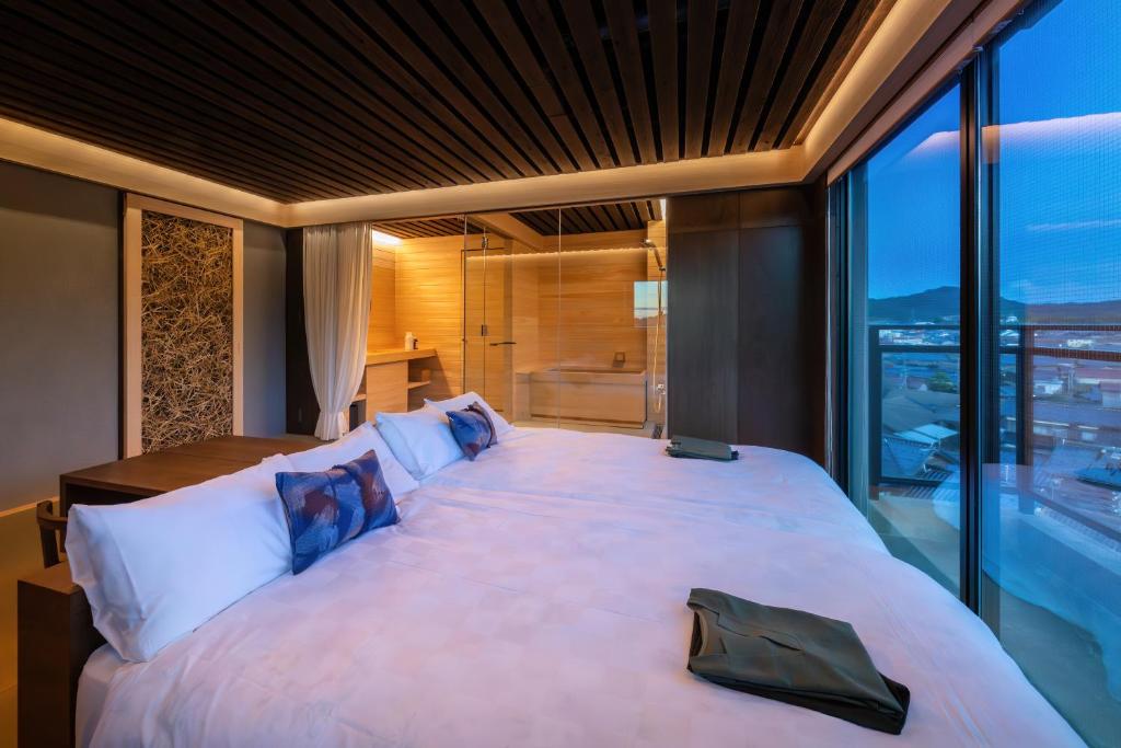 Seaside Satake Modern Bedroom