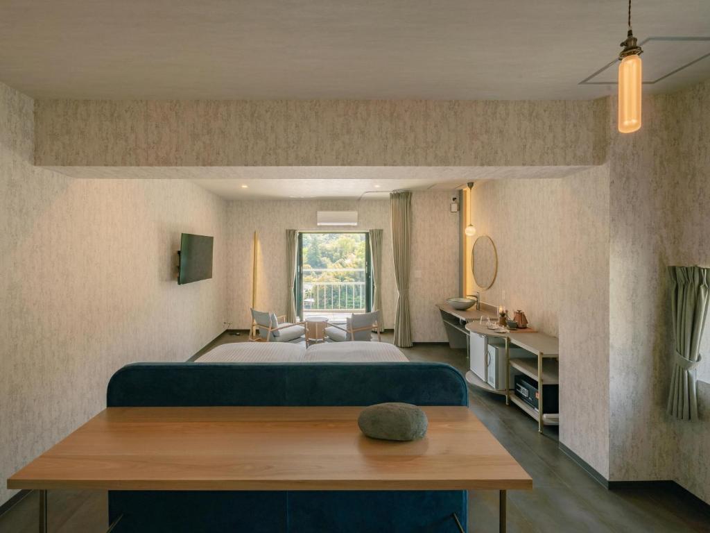 Sen Yugawara Modern Twin Room