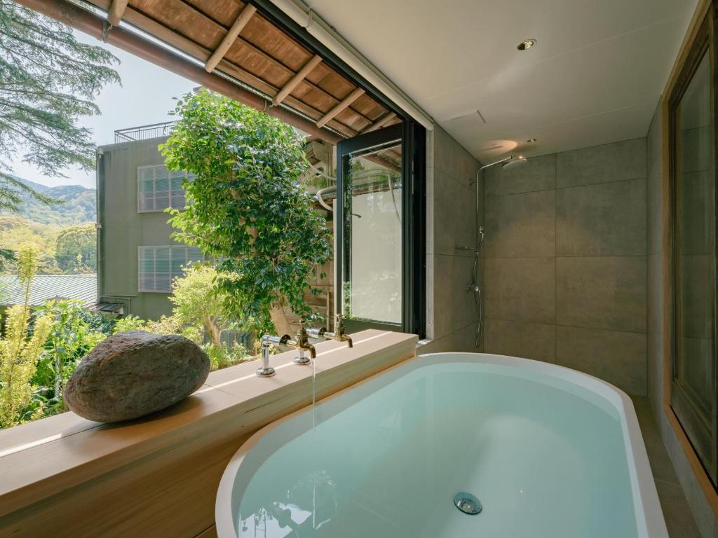 Sen Yugawara Open Air Bath