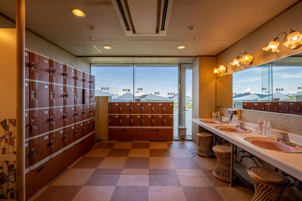 Senpokaku Toba Locker Room