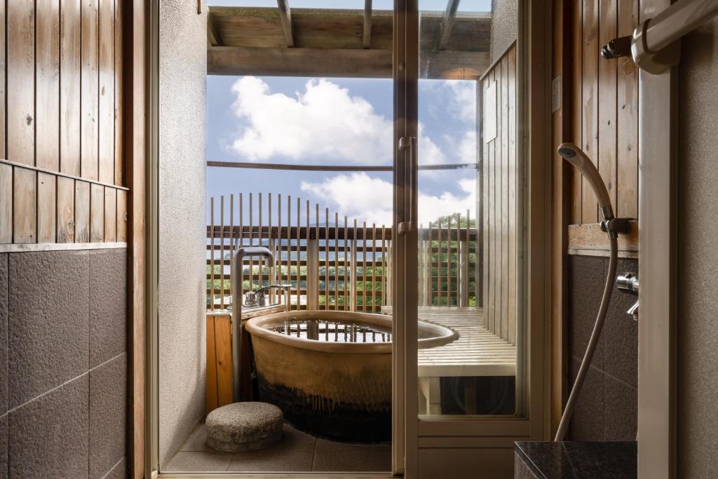 Senpokaku Toba Open Air Bath