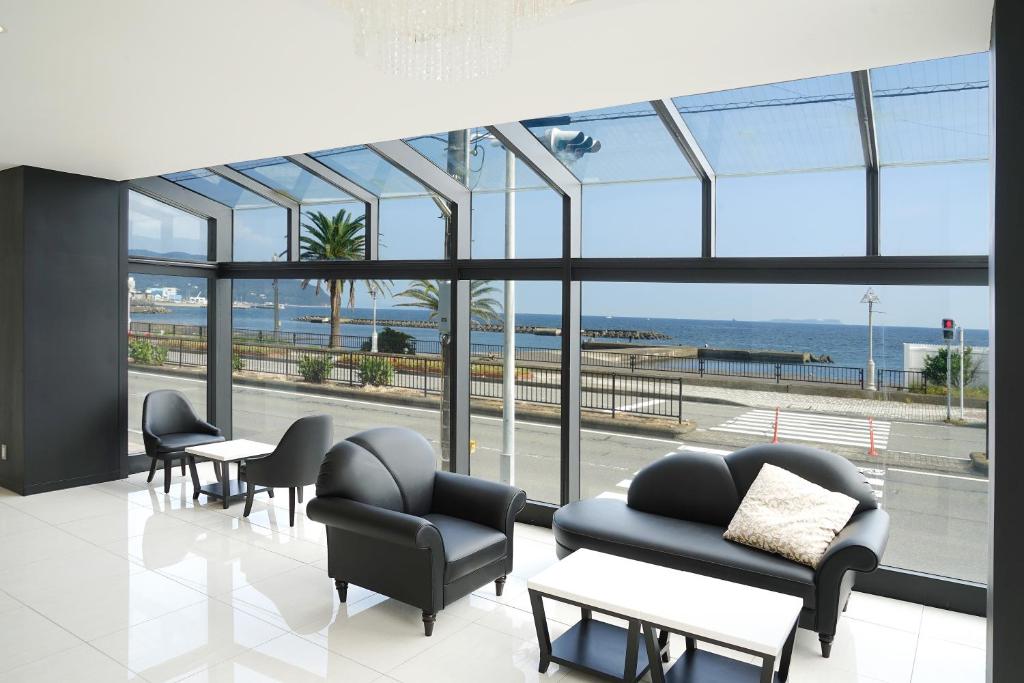 Seven Seas Hotel Ocean View Lounge