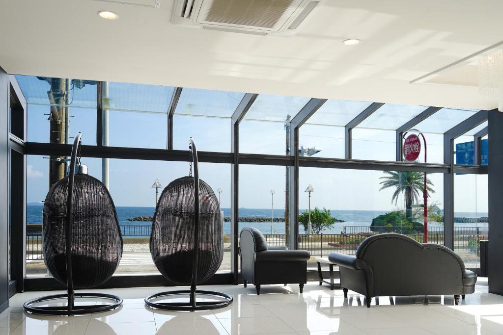 Seven Seas Hotel Ocean View Lounge