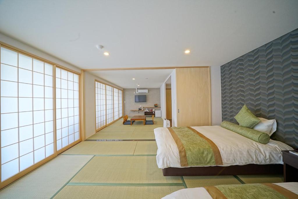 Seven Seas Hotel Tatami Room