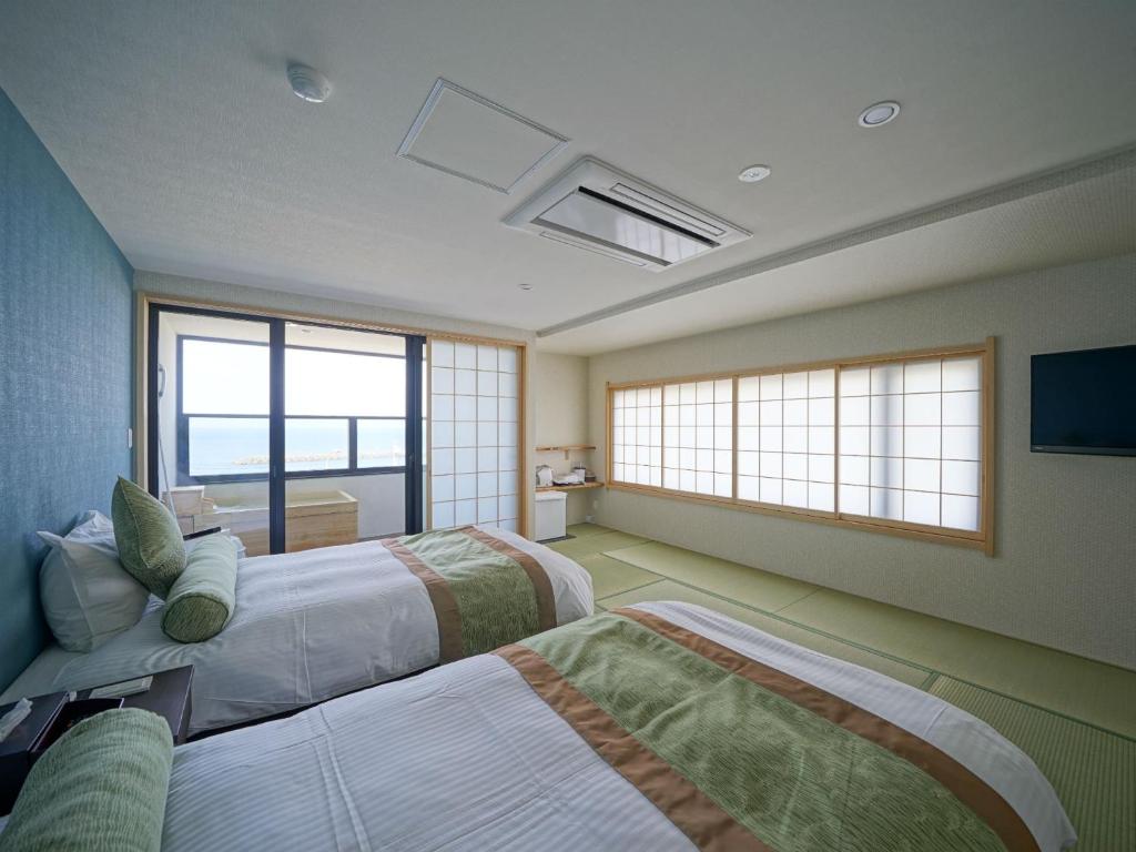 Seven Seas Hotel Tatami Room