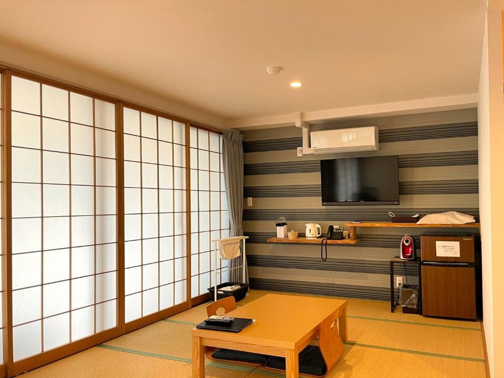 Seven Seas Hotel Tatami Room
