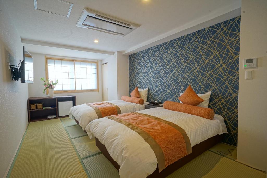 Seven Seas Hotel Tatami Twin Room
