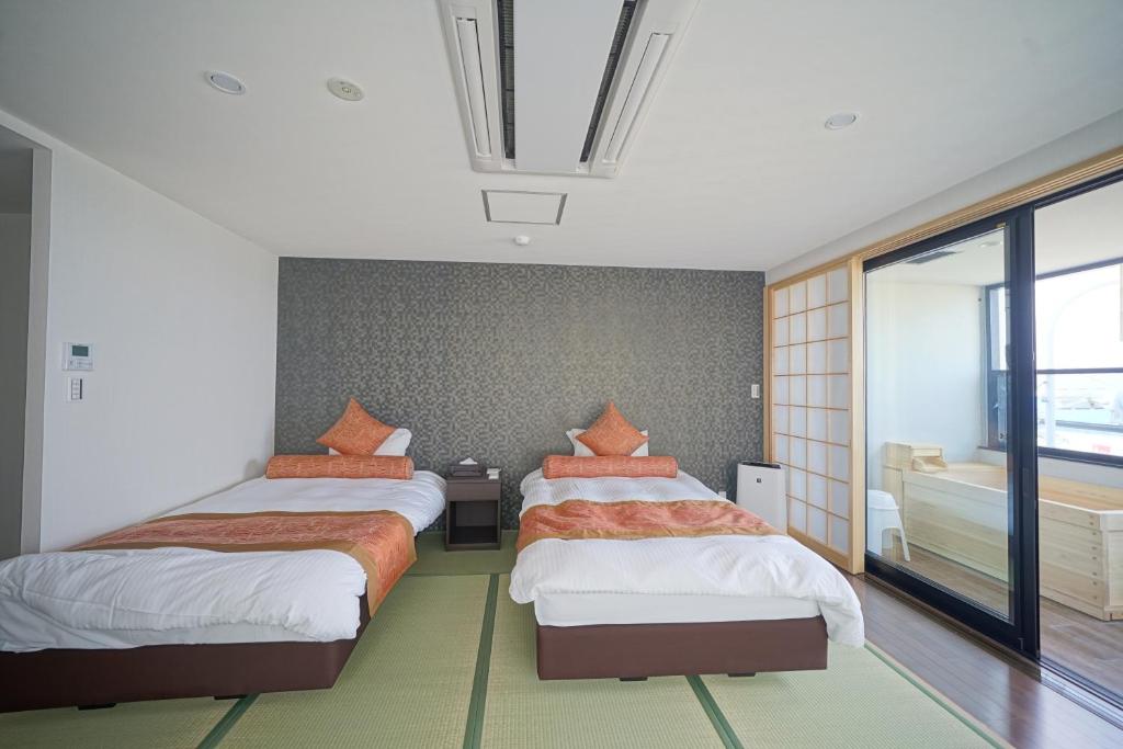 Seven Seas Hotel Tatami Twin Room