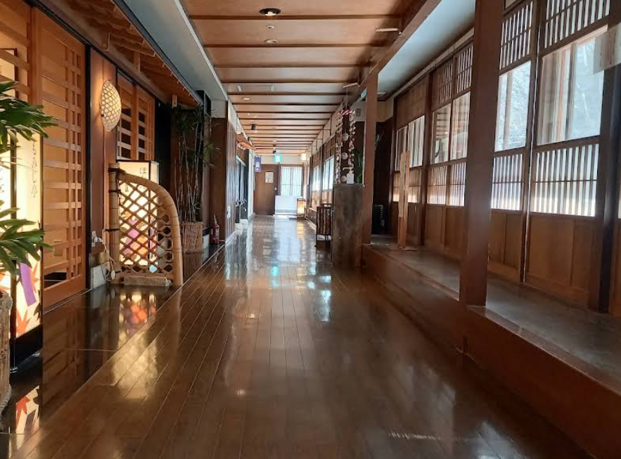 Shima Yamaguchikan Wooden Hallway