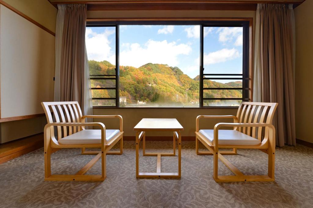 Shinshus Kakeyu Onsen Mountain View Room