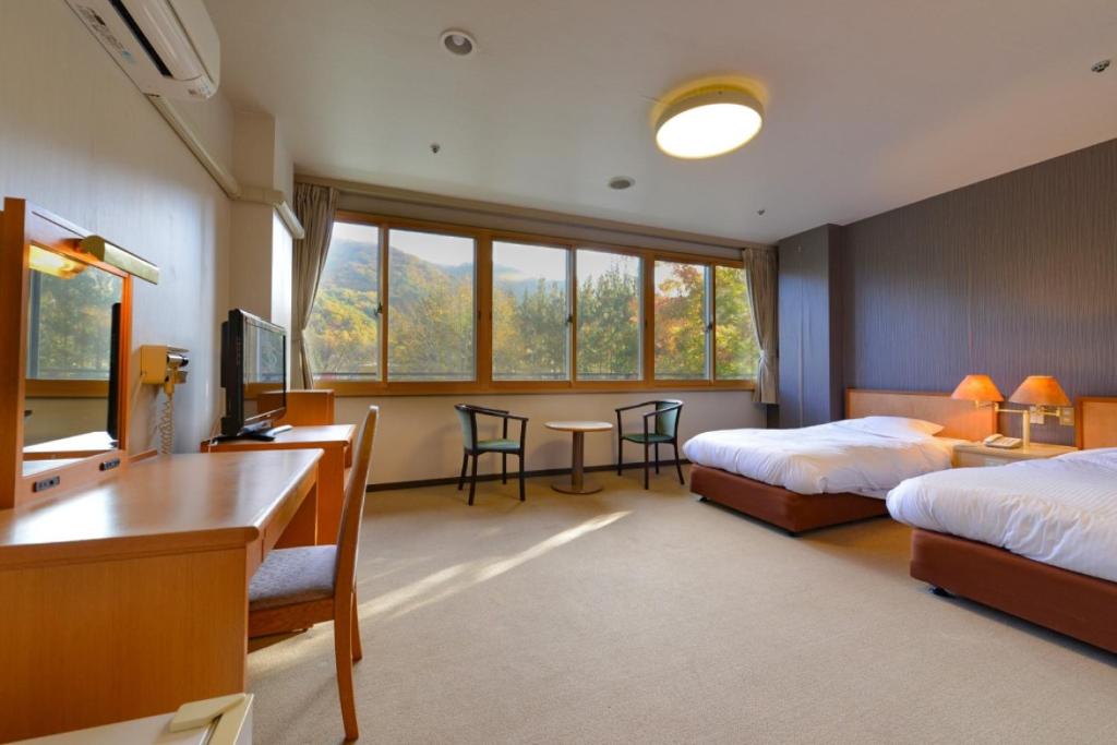 Shinshus Kakeyu Onsen Twin Room