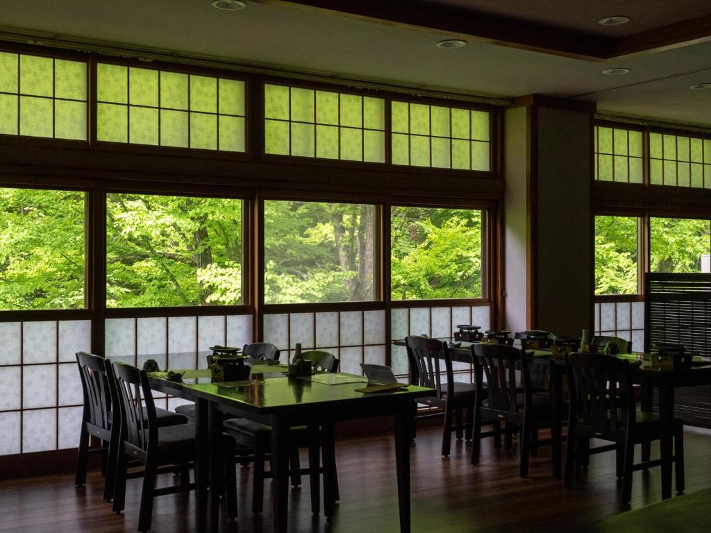 Shirahone Onsen Tsuruya Ryokan Dining Room