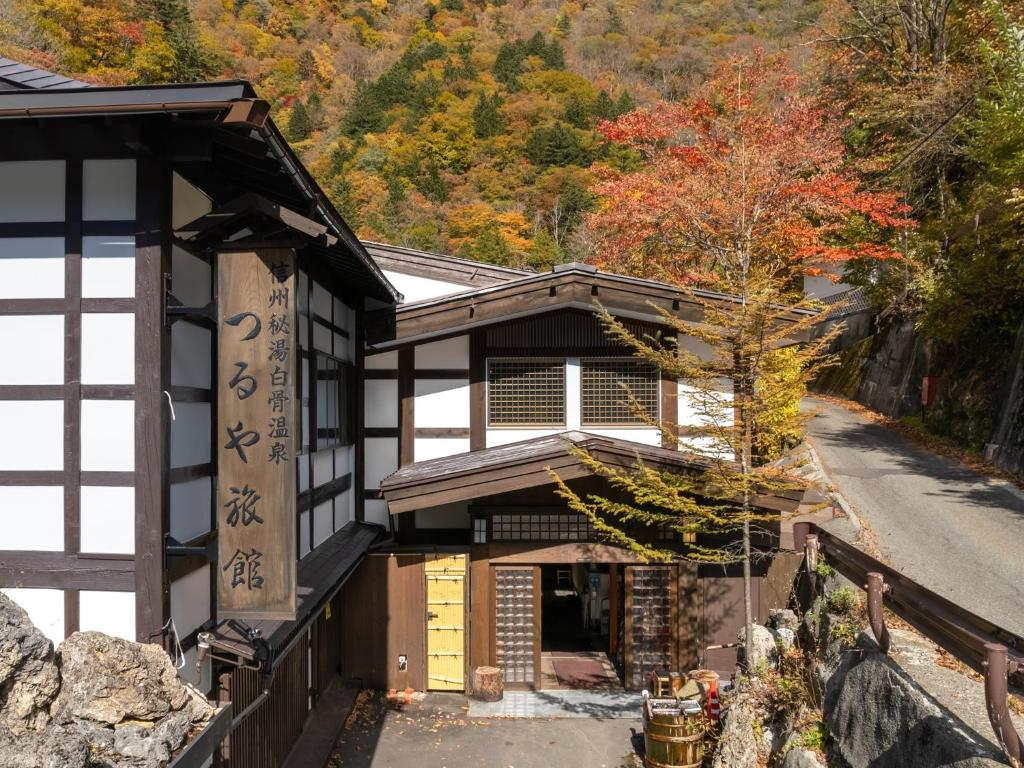 Shirahone Onsen Tsuruya Ryokan Exterior
