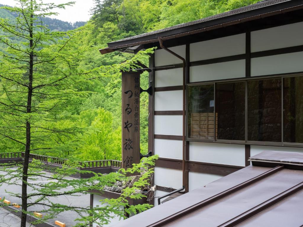 Shirahone Onsen Tsuruya Ryokan Exterior