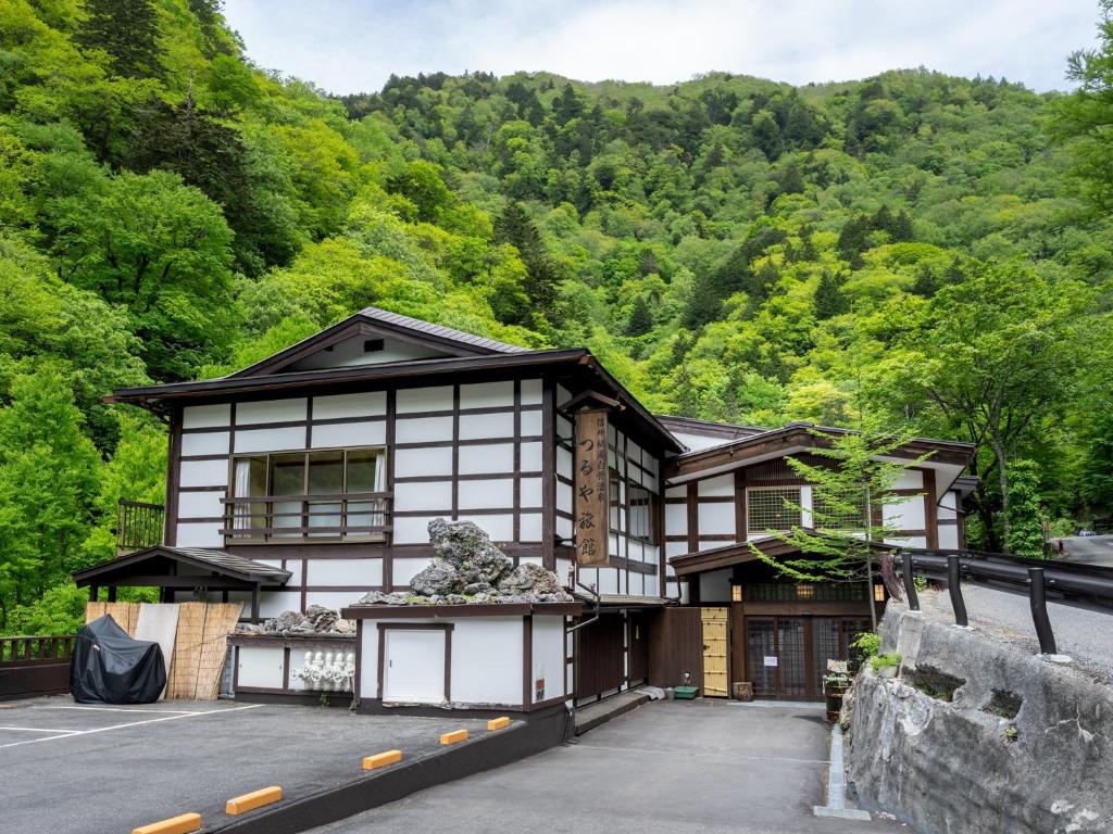 Shirahone Onsen Tsuruya Ryokan Exterior