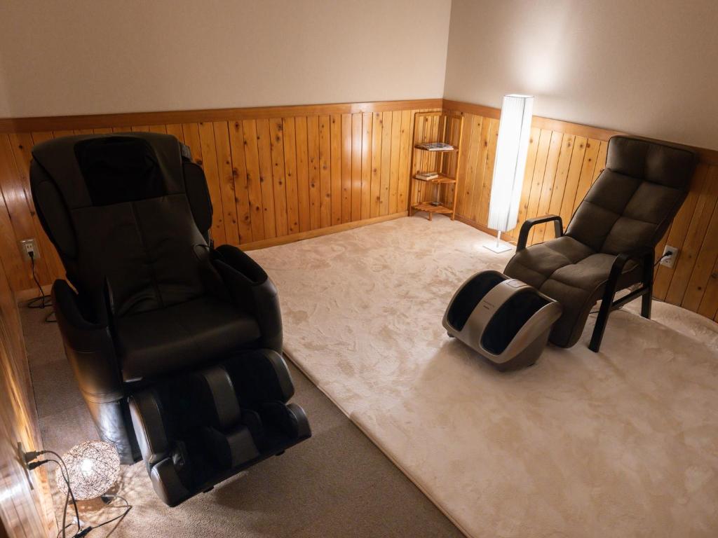 Shirahone Onsen Tsuruya Ryokan Massage Room