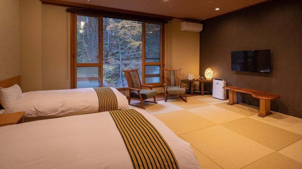 Shirahone Onsen Tsuruya Ryokan Tatami Bedroom