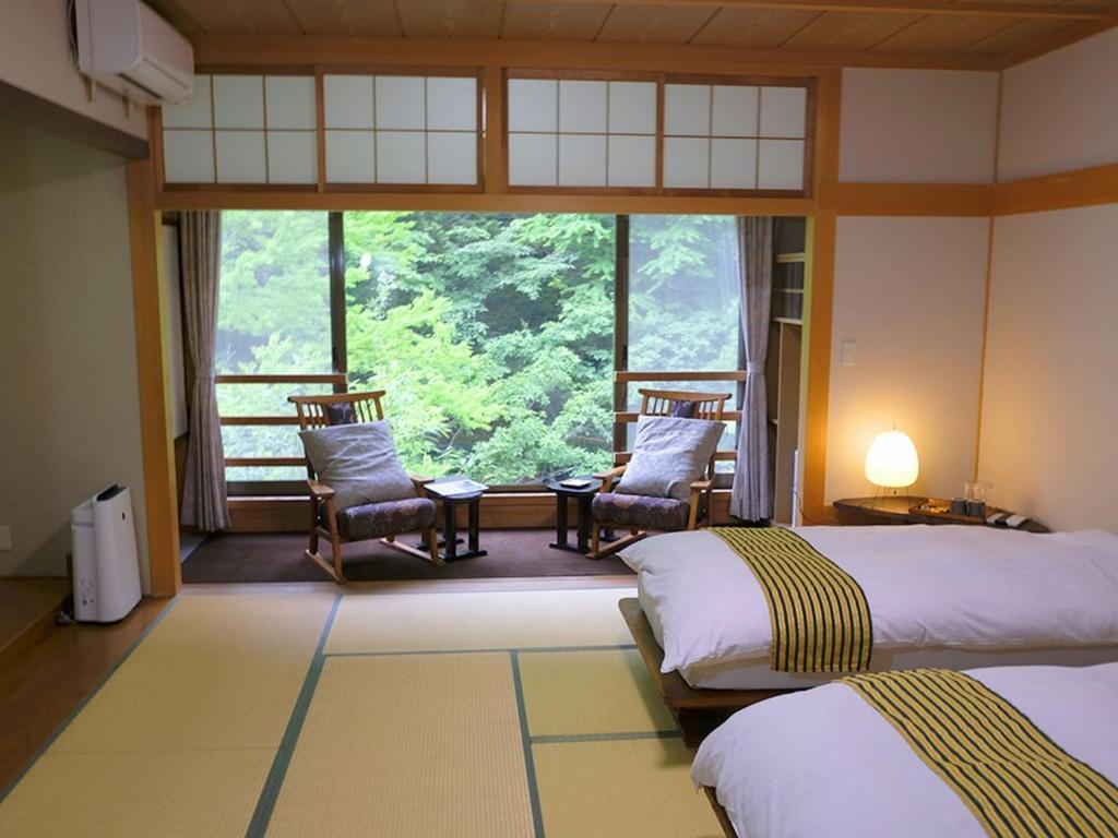 Shirahone Onsen Tsuruya Ryokan Tatami Room