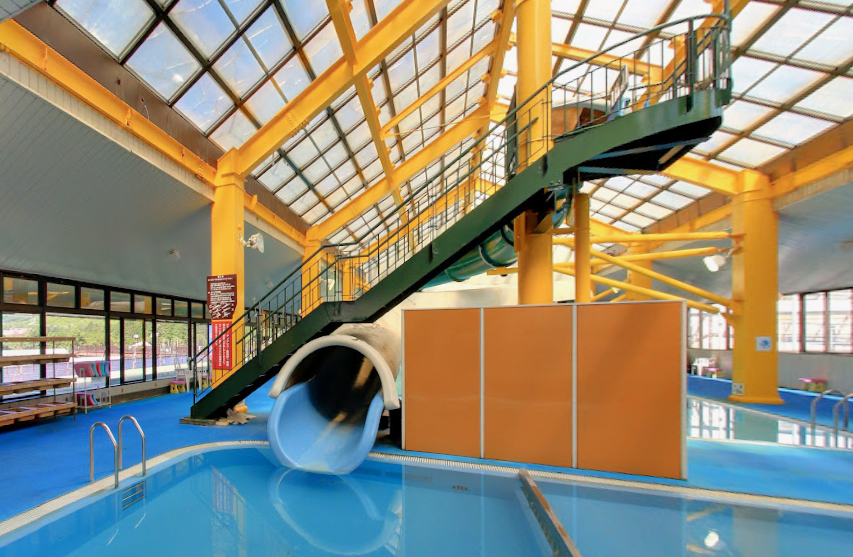Shirakaba Resort Ikenotaira Hotel Indoor Pool Slide