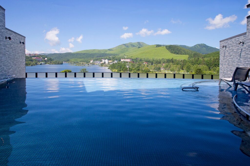 Shirakaba Resort Ikenotaira Hotel Infinity Pool Lake View