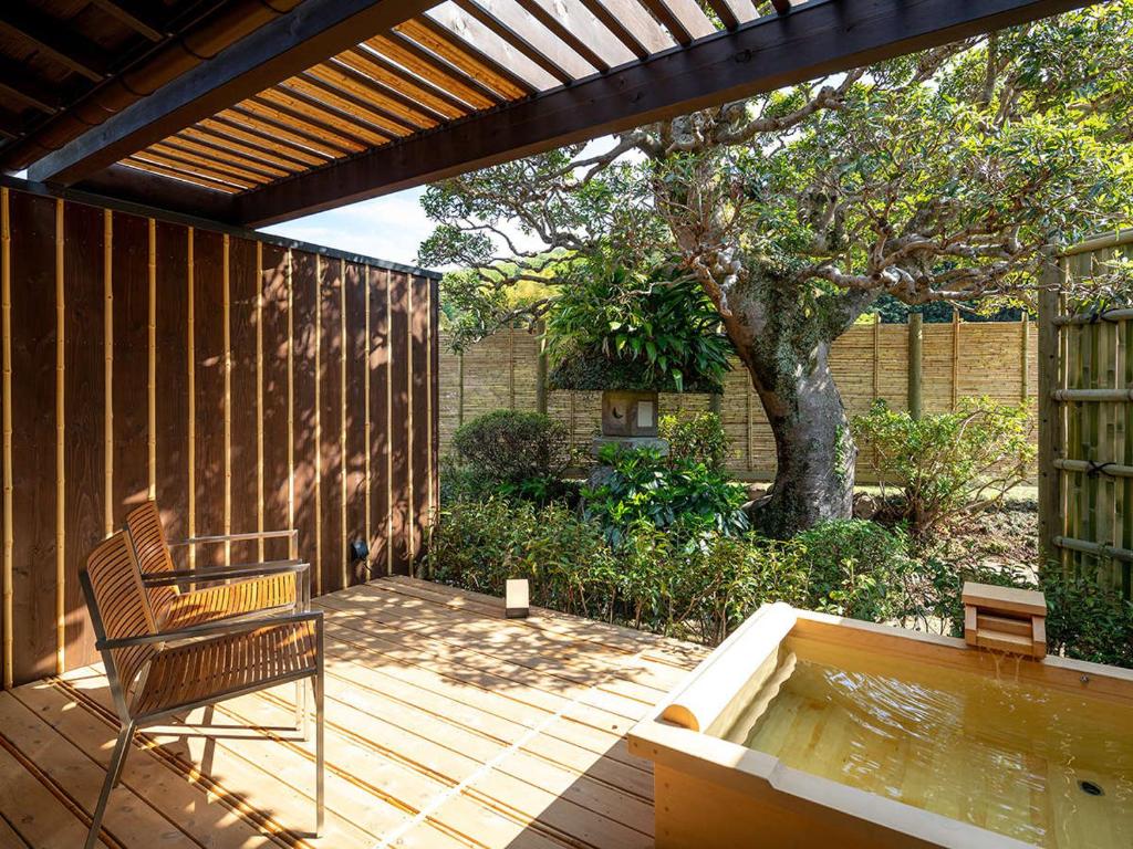 Shirakabe Private Onsen Garden