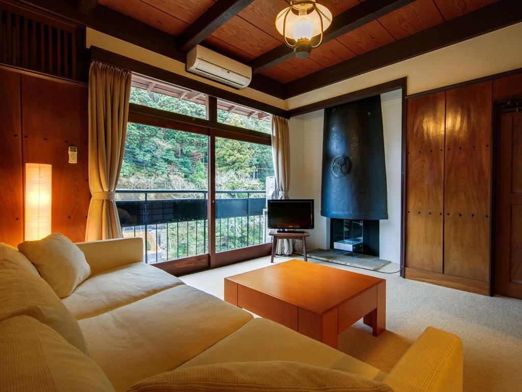 Shirakabe Ryokan Lounge Room